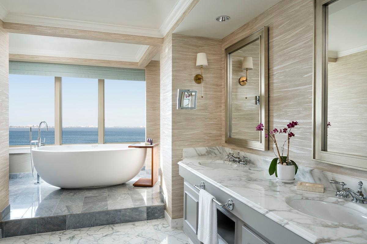 The Ritz-Carlton Suite