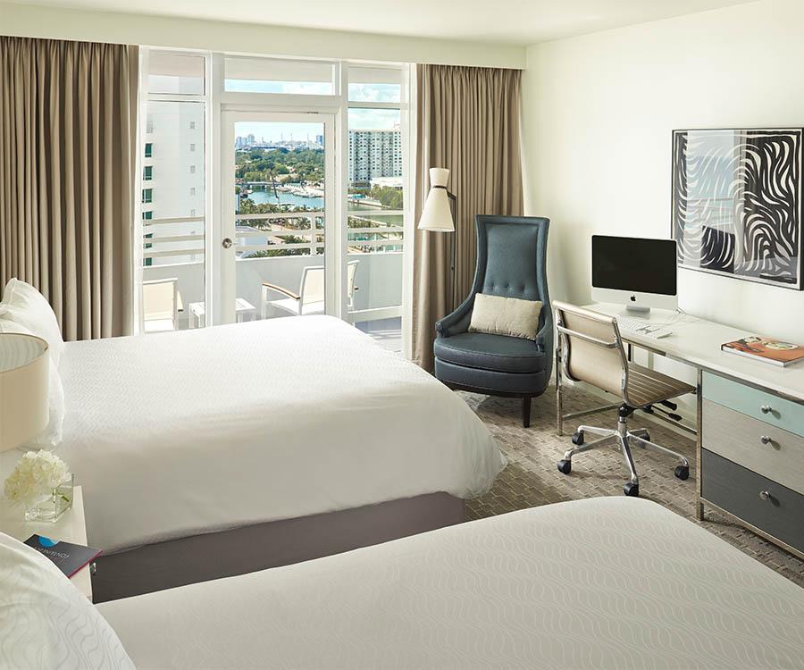 Deluxe Bay View Guestroom with Balcony