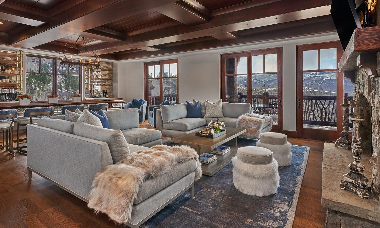 3 Bedroom Penthouse - 902 Valley View