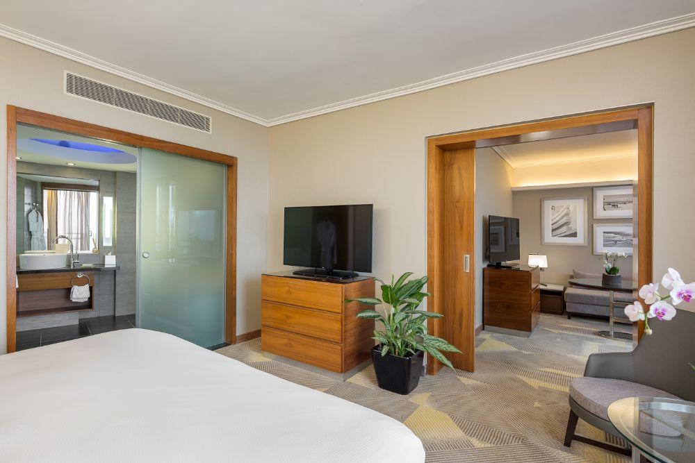 King Plaza Vista Suite with Sea View