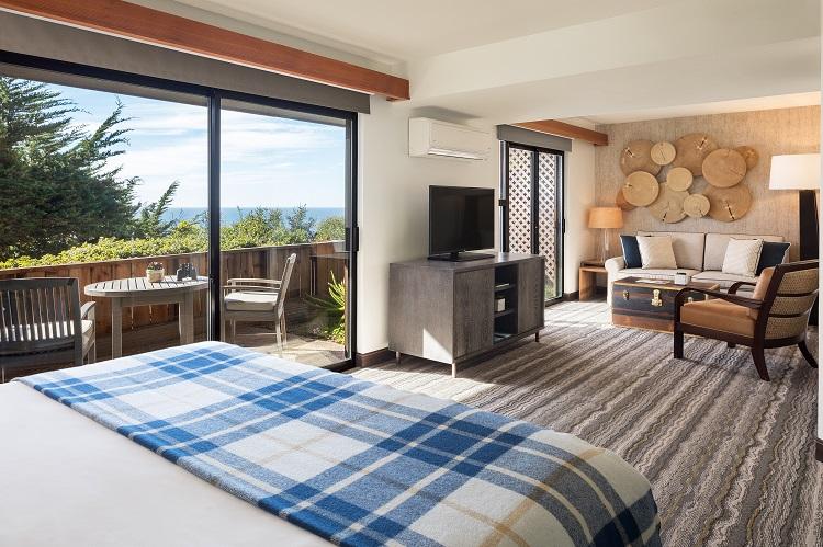 1 King Bed with Ocean View