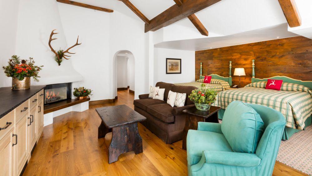 Blue Spruce Suites (2 double beds)