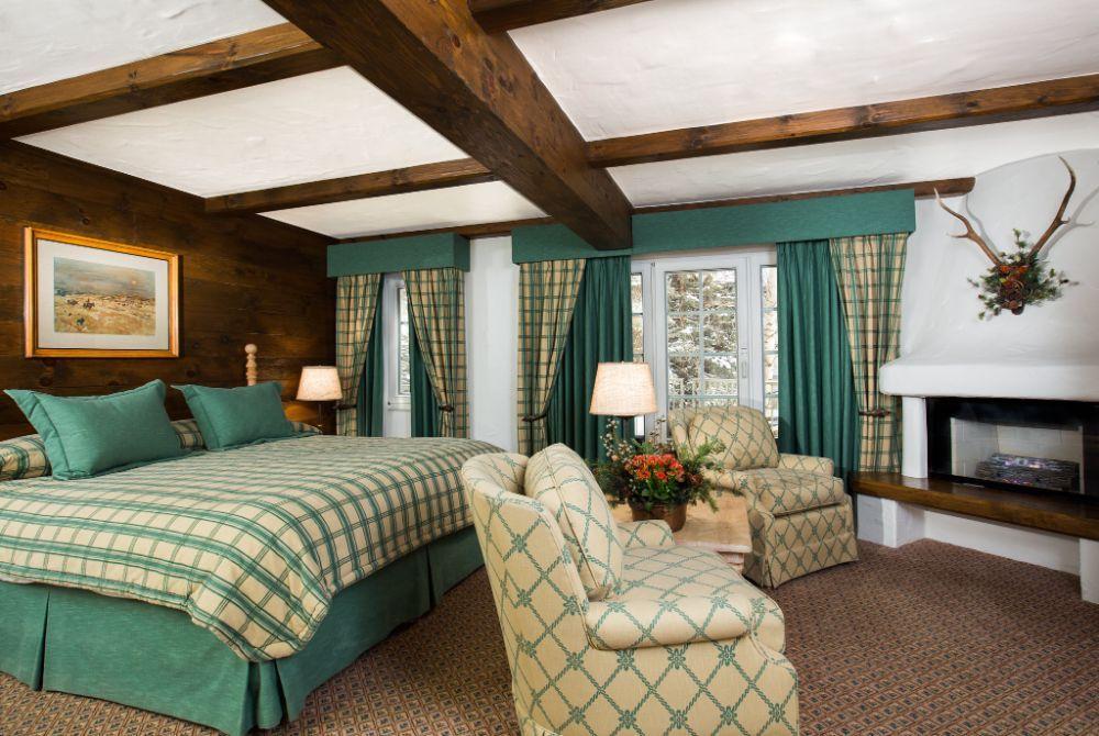 Blue Spruce Suite (1 king bed)