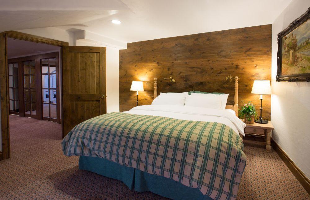 Castle Peak Suite (1 king bed, 2 double beds)
