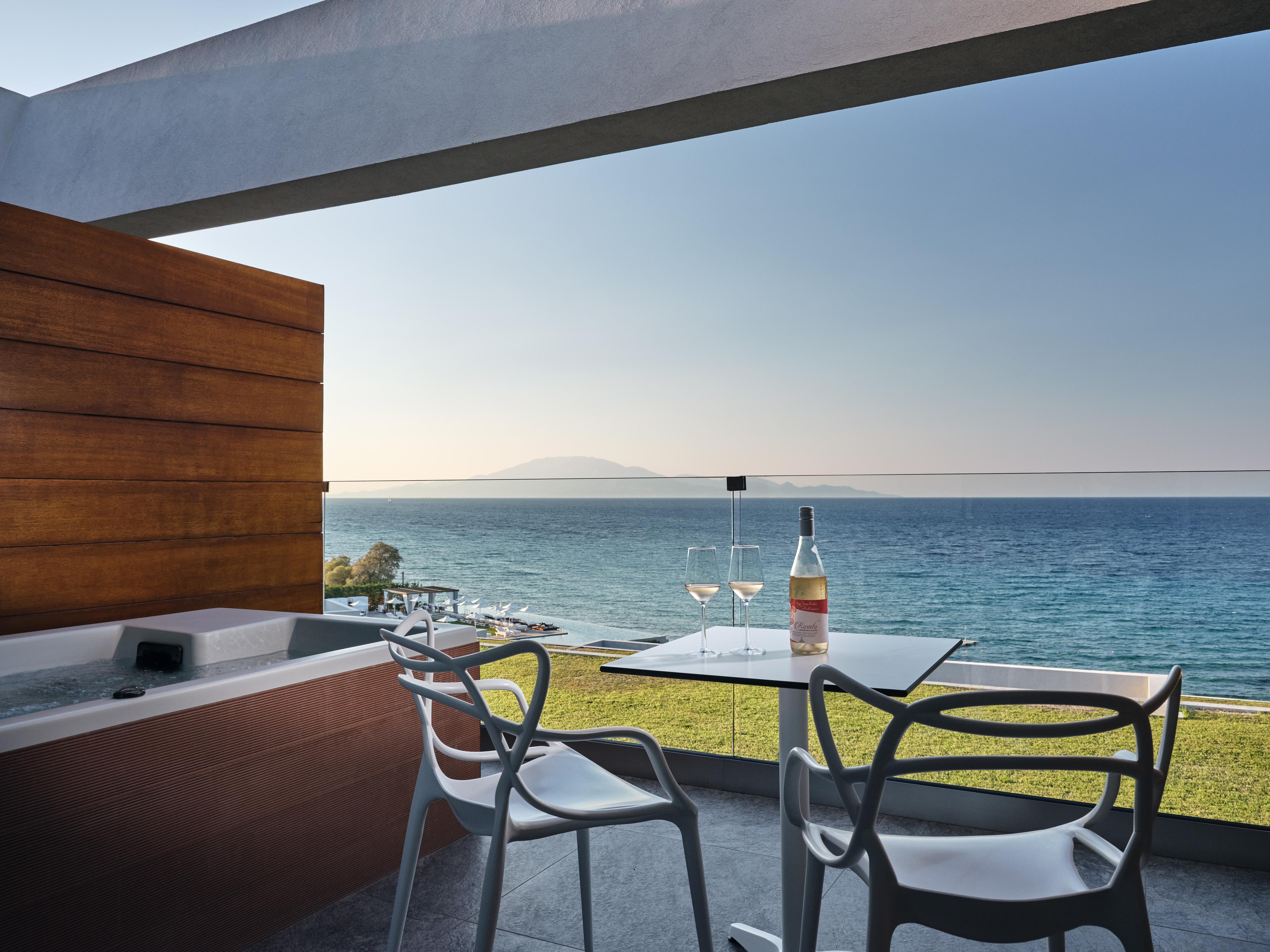 Spa Suite Sea view with Outdoor Jetted Tub