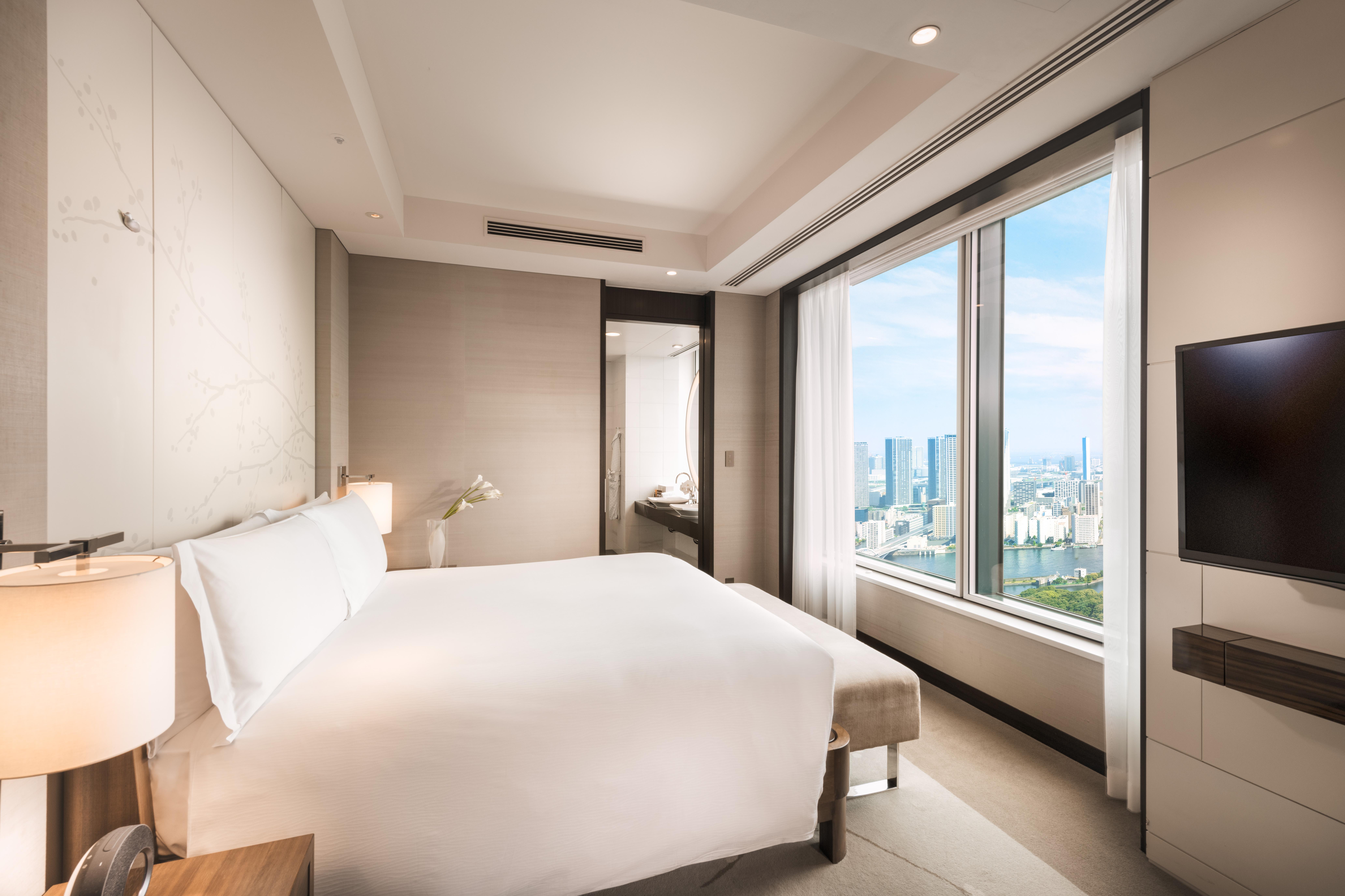 Corner Bay View Suite