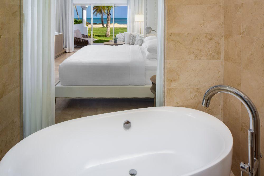 1 King Bed Ocean Front Deluxe