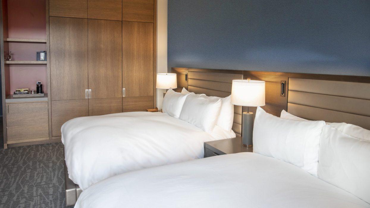 ADA Room 2 Queen Beds with bathtub