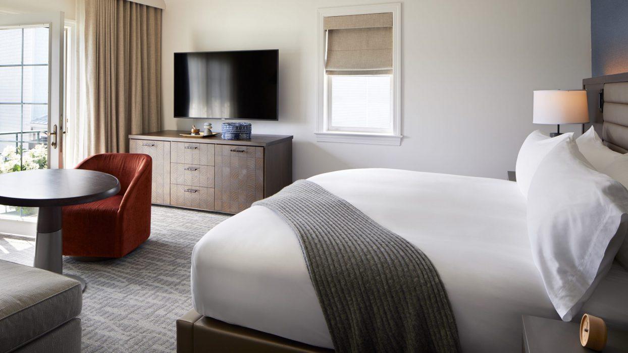 ADA Miraval Suite King Bed with Shower