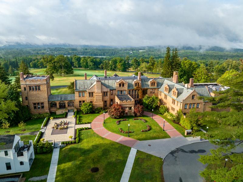 Wyndhurst Mansion - Melville Suite