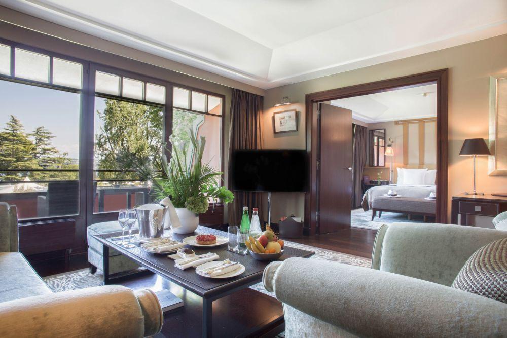 Lake Suite