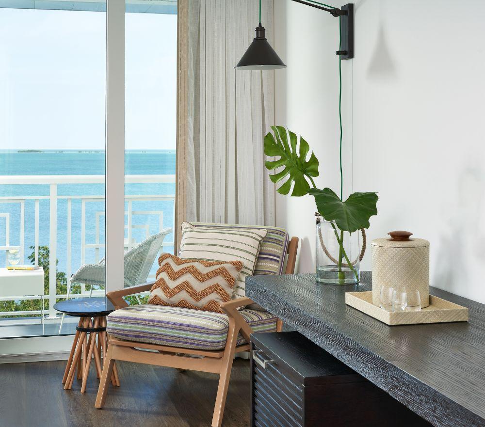 King Waterfront Room