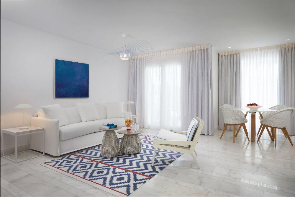 Courtyard 2 Bedroom Maisonette with Pool & Outdoor Hot Tub