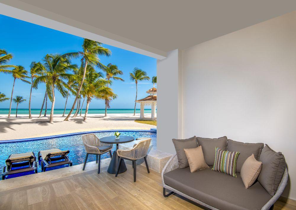 Ocean Front Junior Suite Swim up King or Double