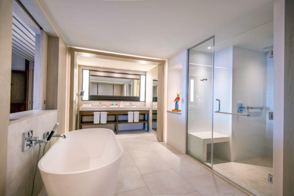One Bedroom Master Swim up Suite