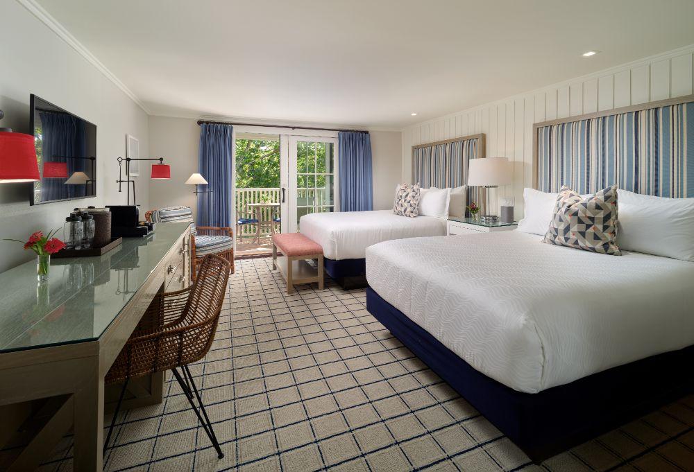 Roxana Building Room with 2 Queen Beds