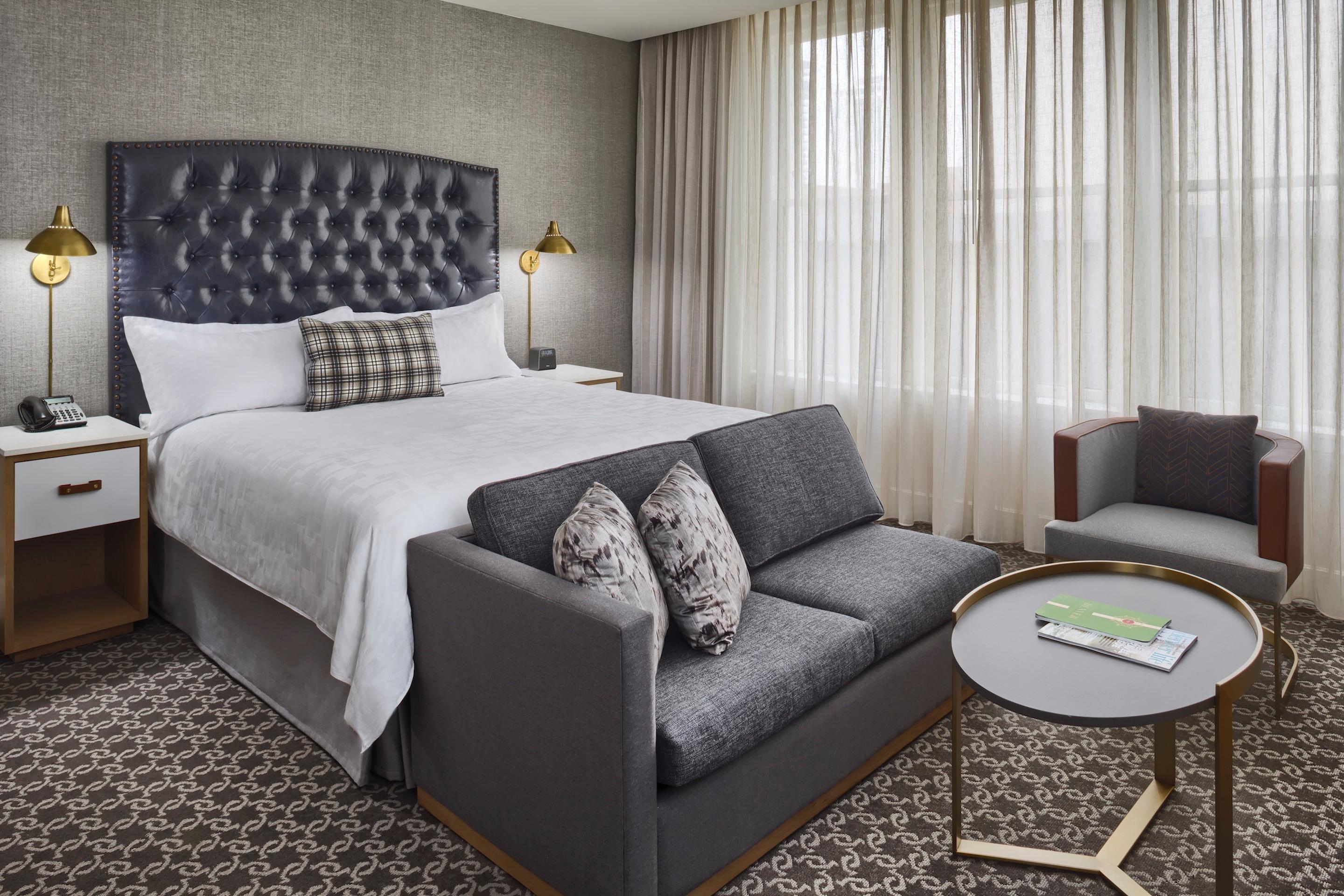 Deluxe King (One King Bed)