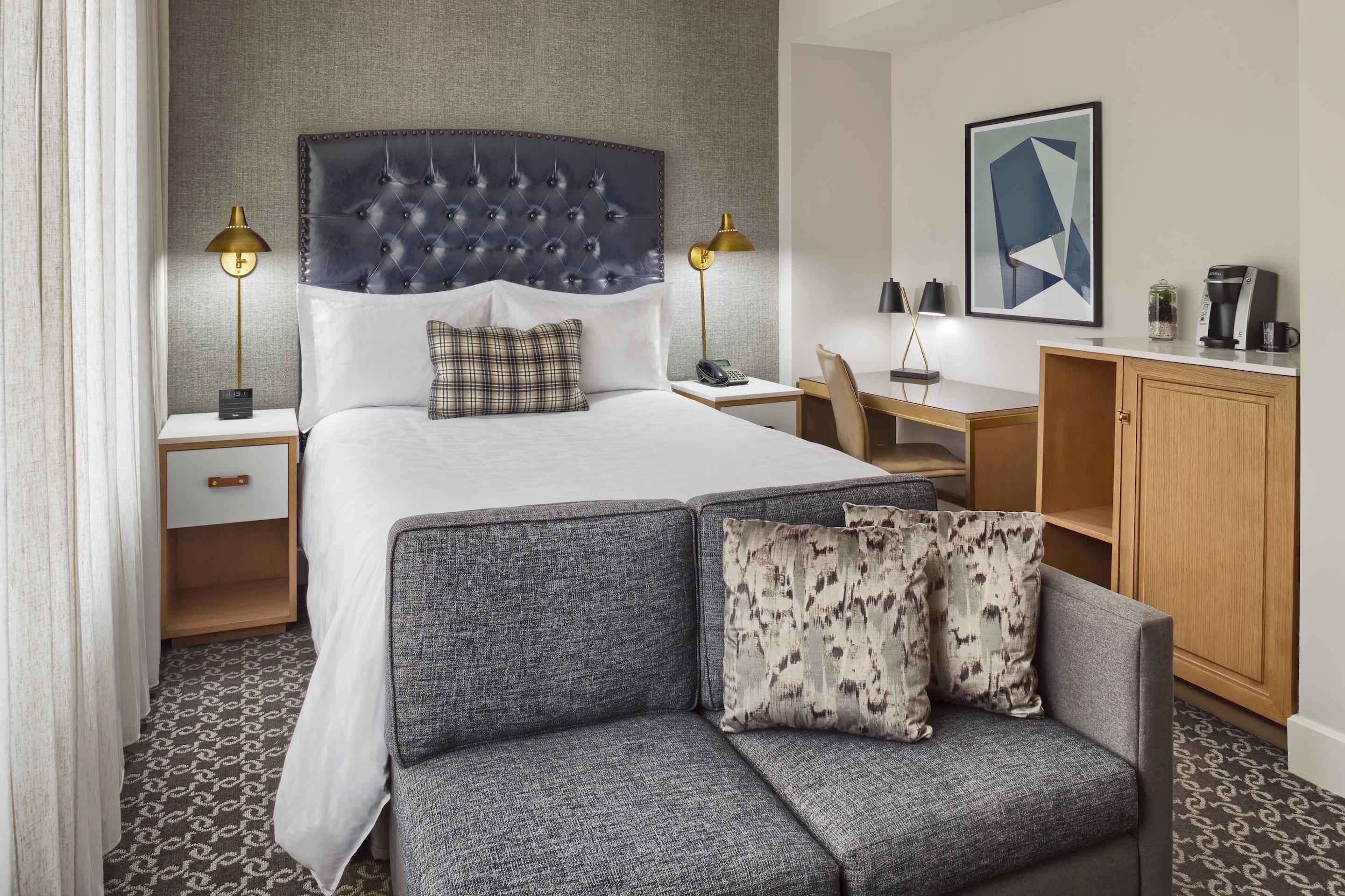 Superior Queen Room (One Queen Bed)