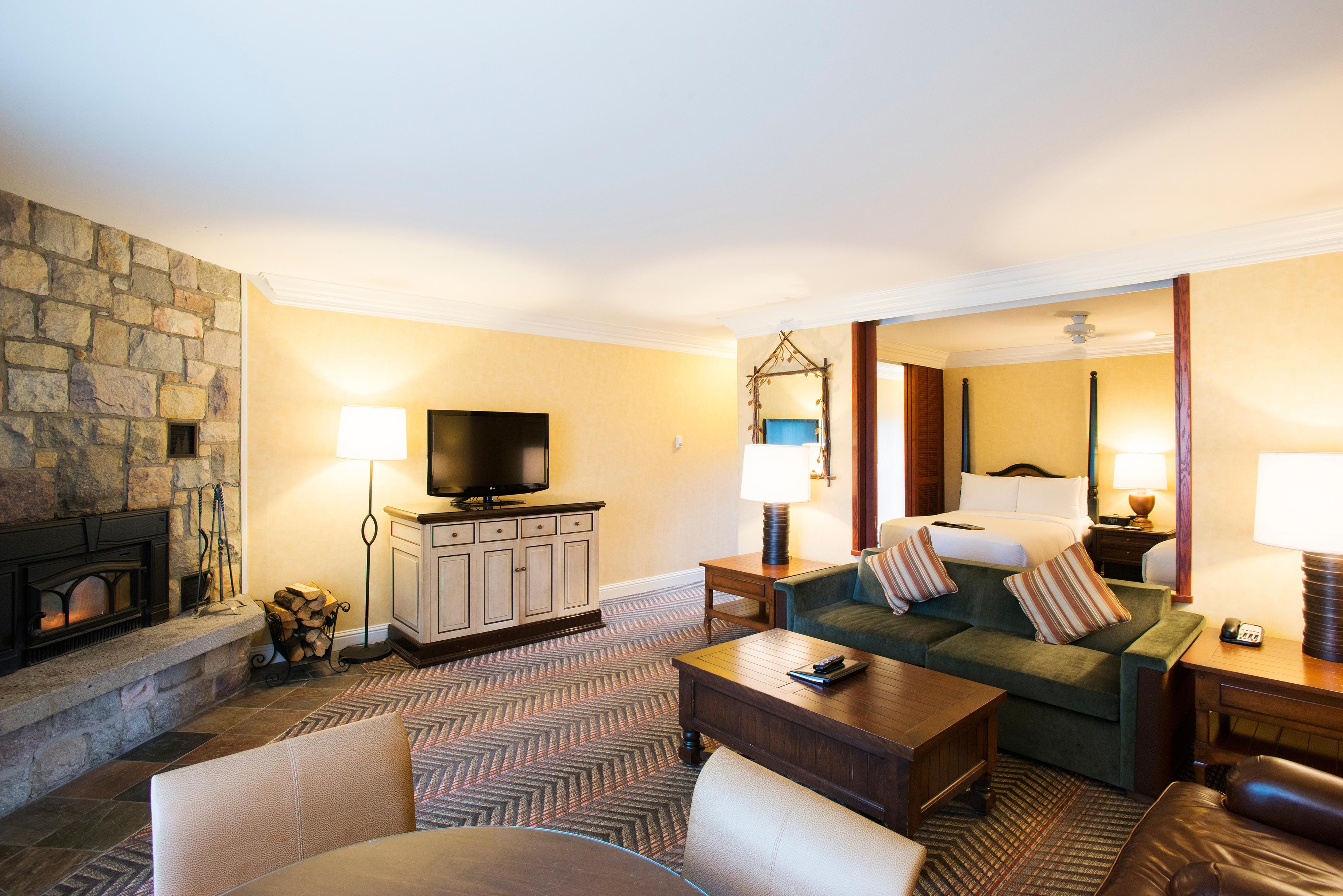 Lakefront Suite with Fireplace
