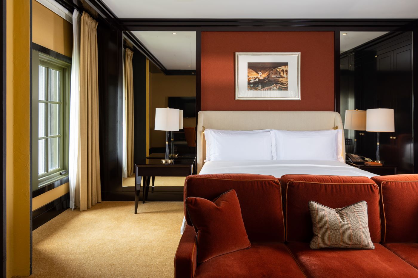 Junior Suite Corner City & River View