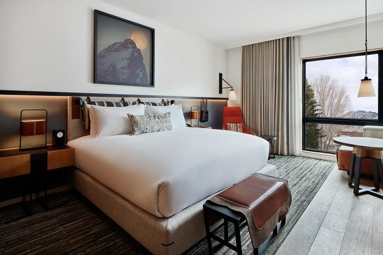 Premier King Guestroom