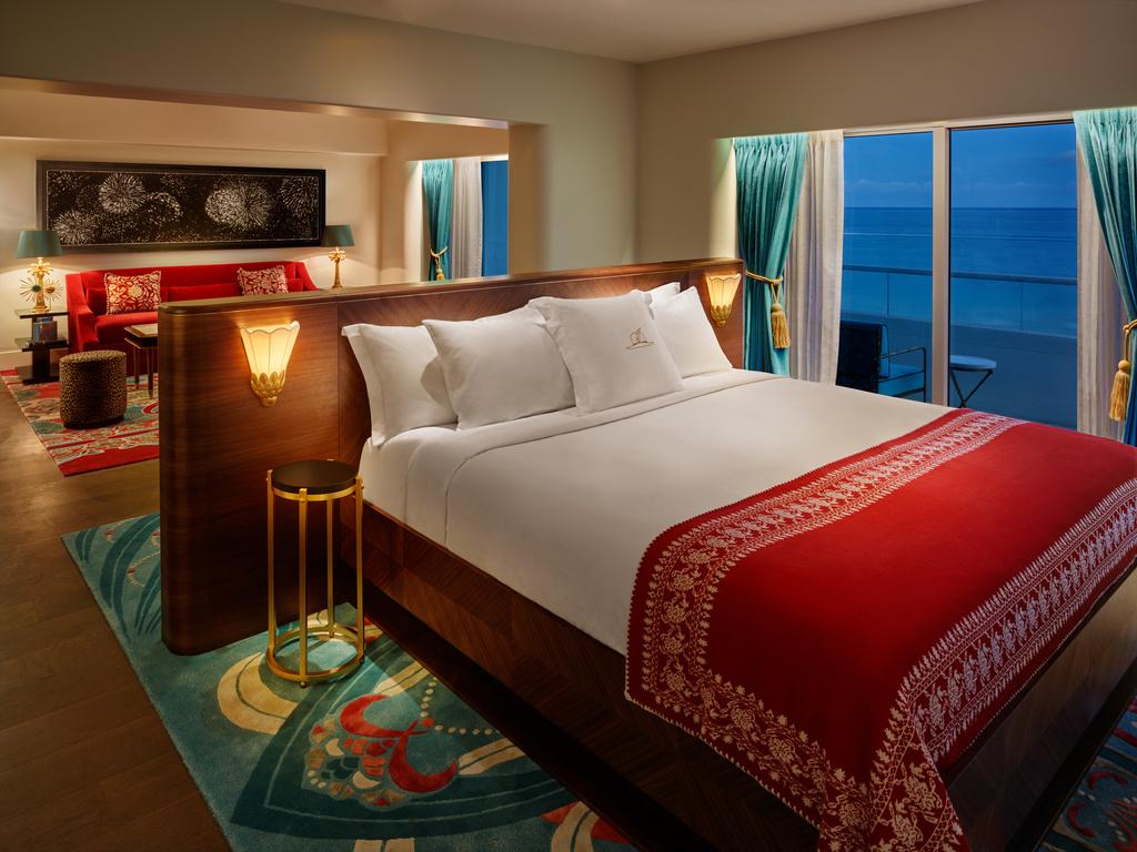 Premier Oceanfront Corner Junior Suite