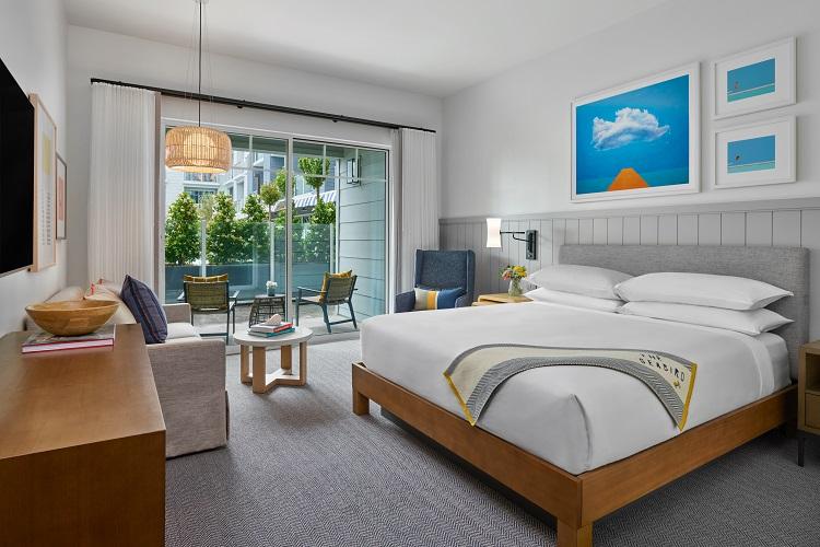 1 King Bed Poolside