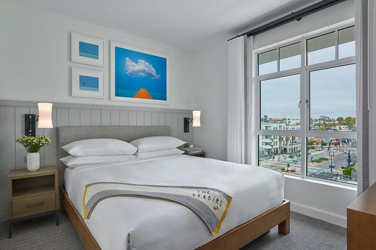 1 King Bed with City View