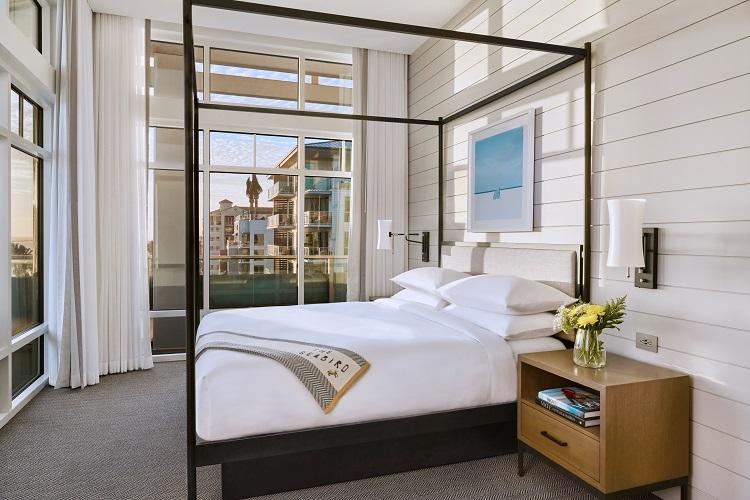 Grand Ocean Suite ADA with Roll-in-Shower
