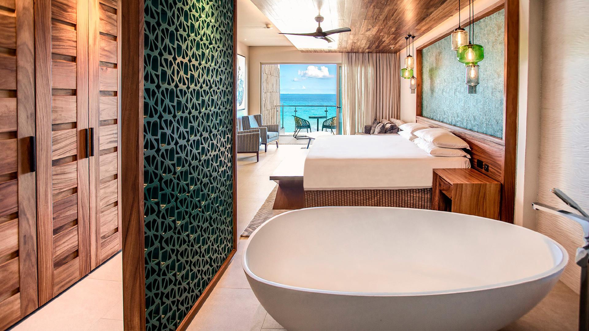 King Suite with Bathtub (Ocean View Available)
