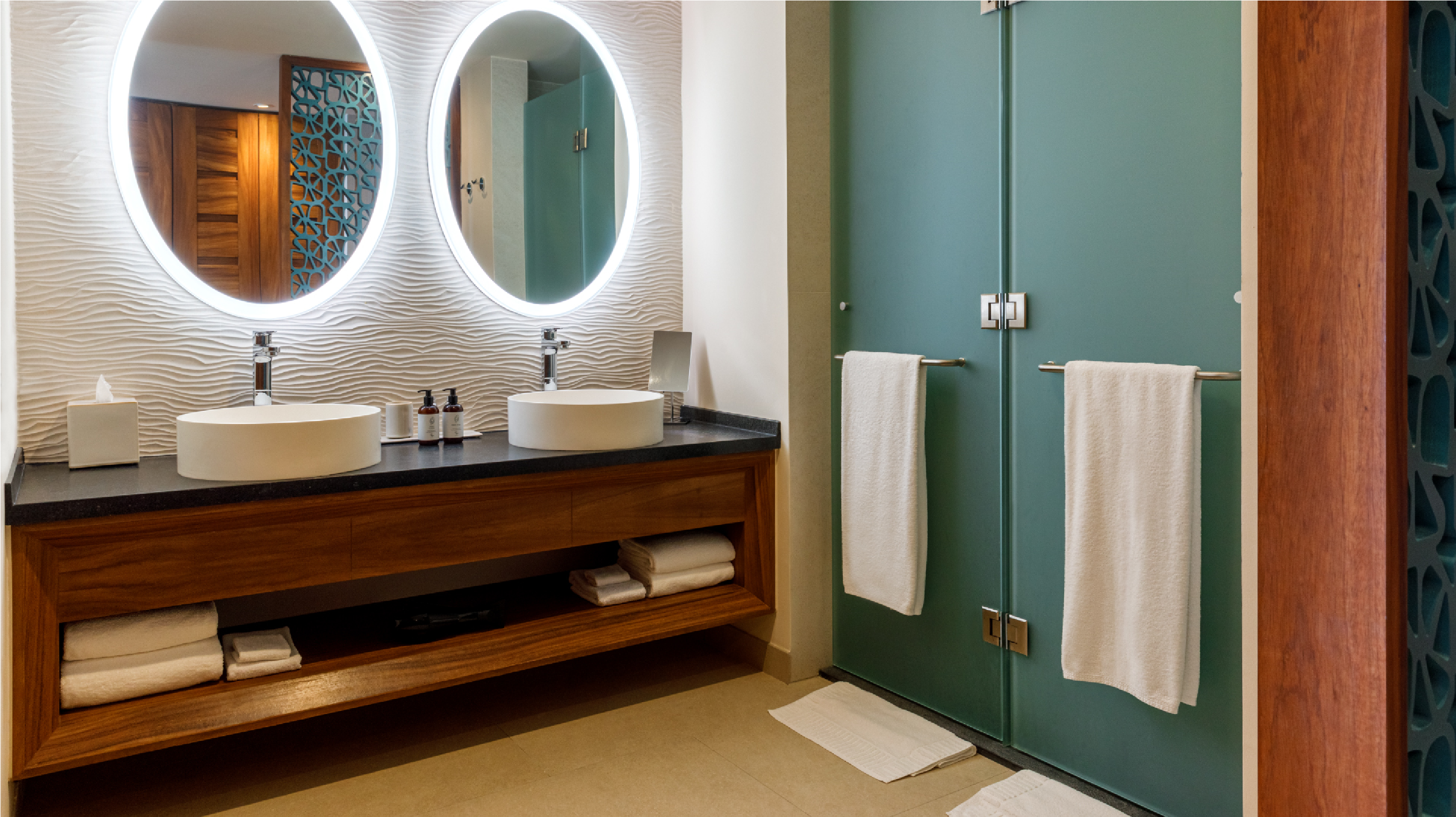 Queen Suite (Ocean View Available)