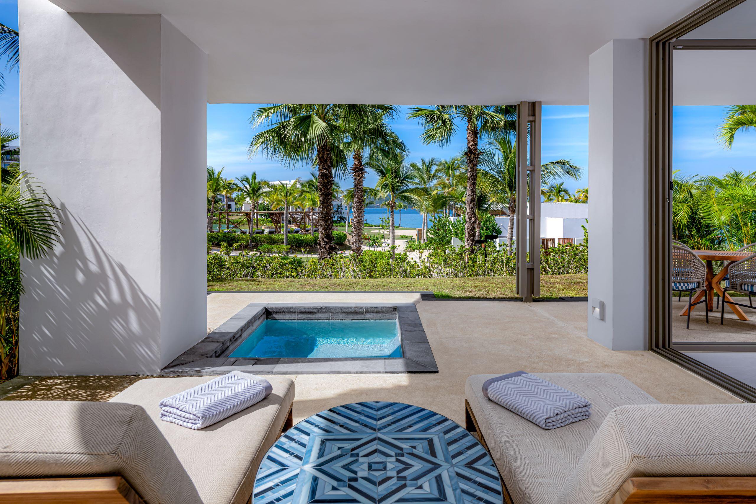 Beachfront / Ocean View / Partial Ocean l View Signature Suite King Bed with Plunge Pool