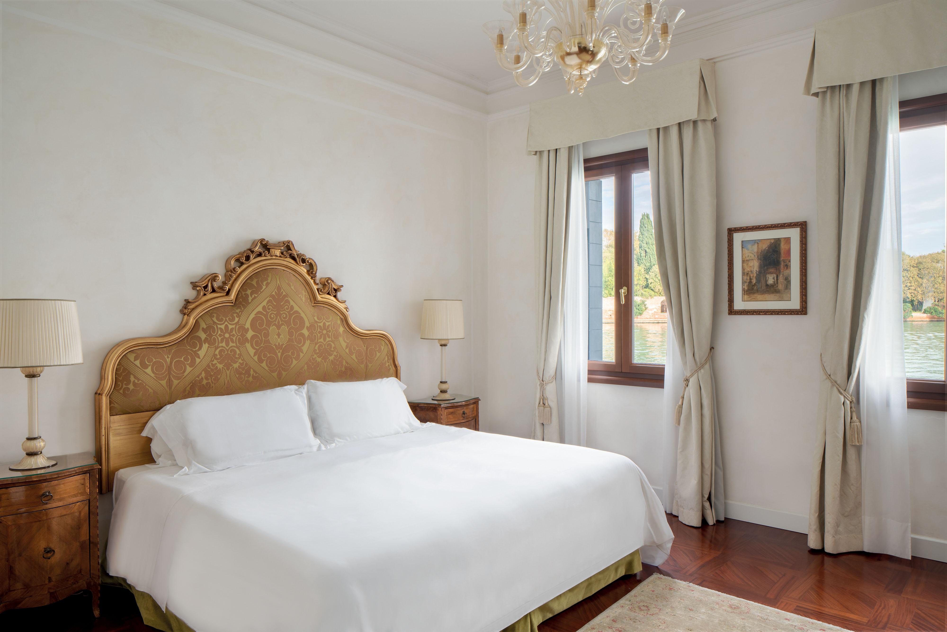 Premium Lagoon View Room With Balcony