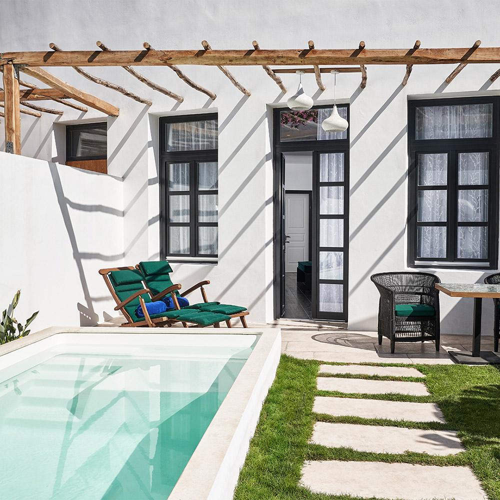 Honeymoon Pool Suite Private Garden