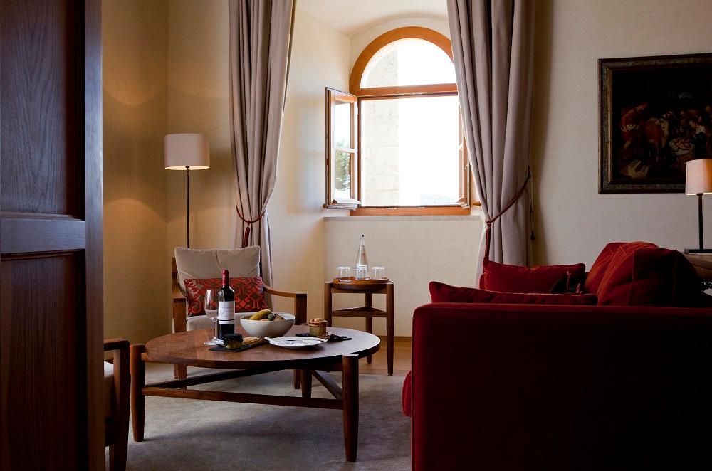 The Junior Suite (1)