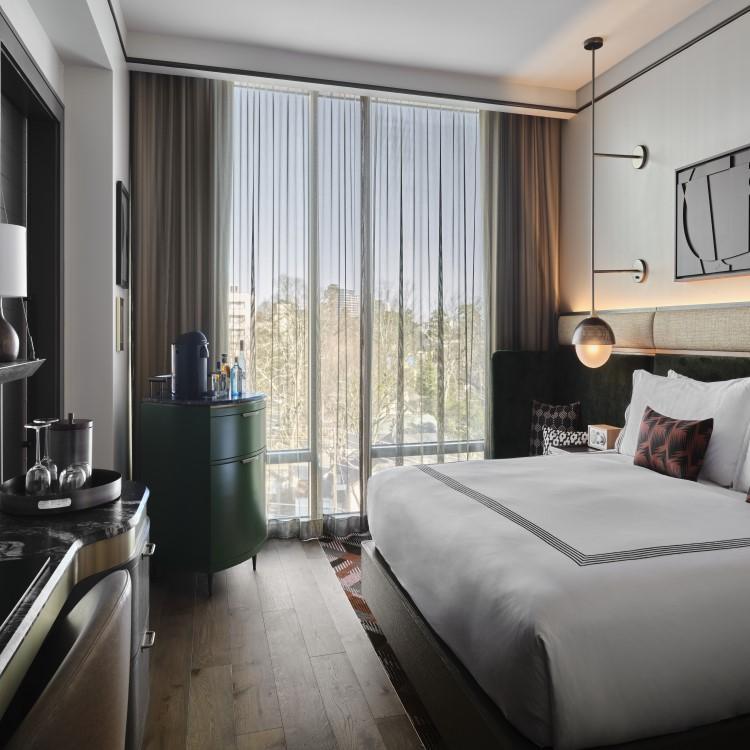 Parlor Suite | 1 King Bed – 403 SQ FT (City or Neighborhood view)