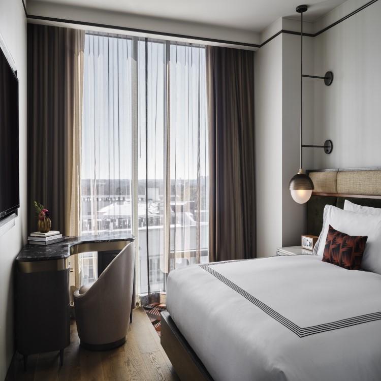 Suite with 1 King Bed – 620 SQ FT (Neighborhood View)
