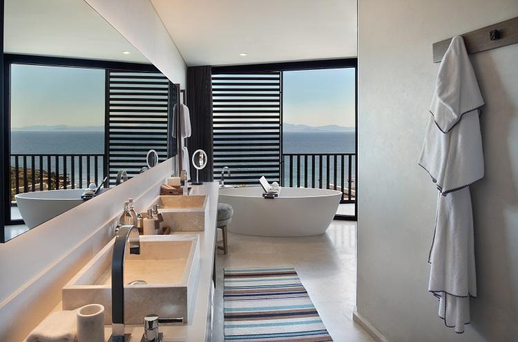 Deluxe King or Twin Sea View