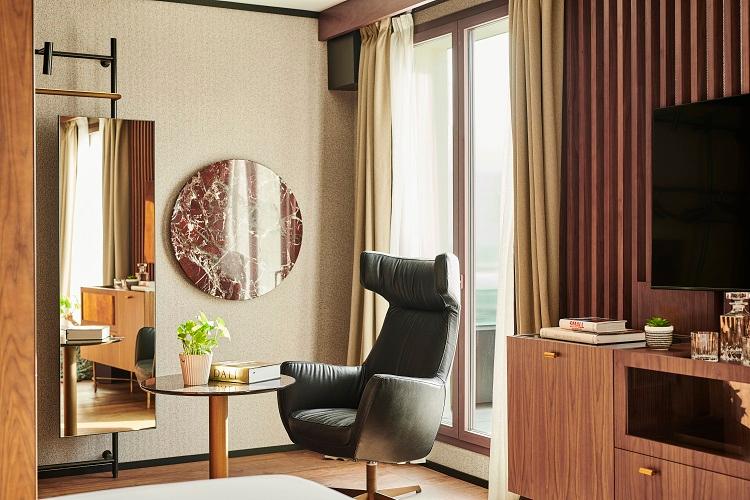 Junior Suite City View with Terrace