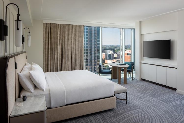 Corner Room One King Bed