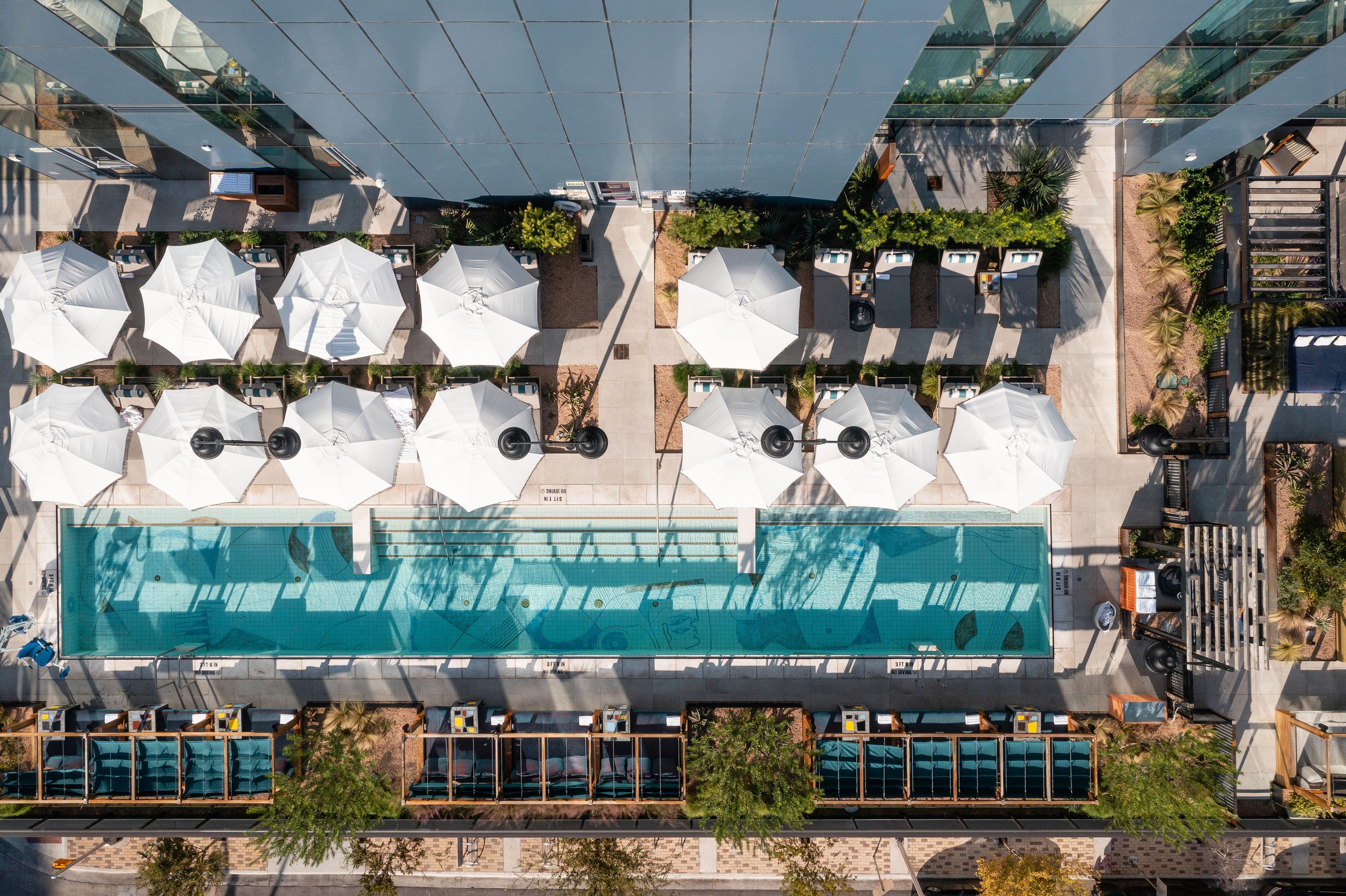 1 King Pool View