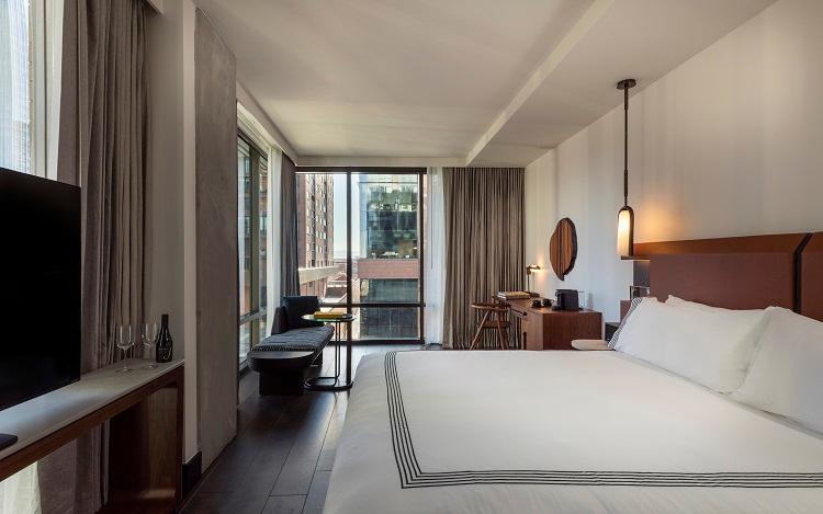 1 King Bed Corner Room