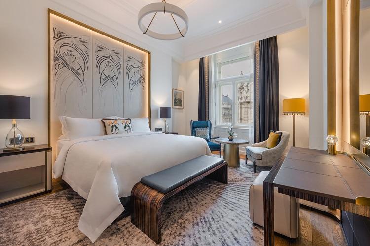 Deluxe Room King Bed