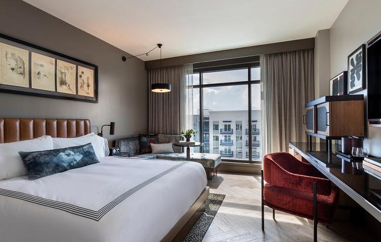 Standard 1 King Bed