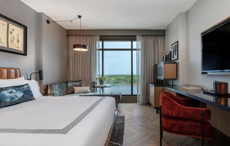 1 King Bed, Riverfront