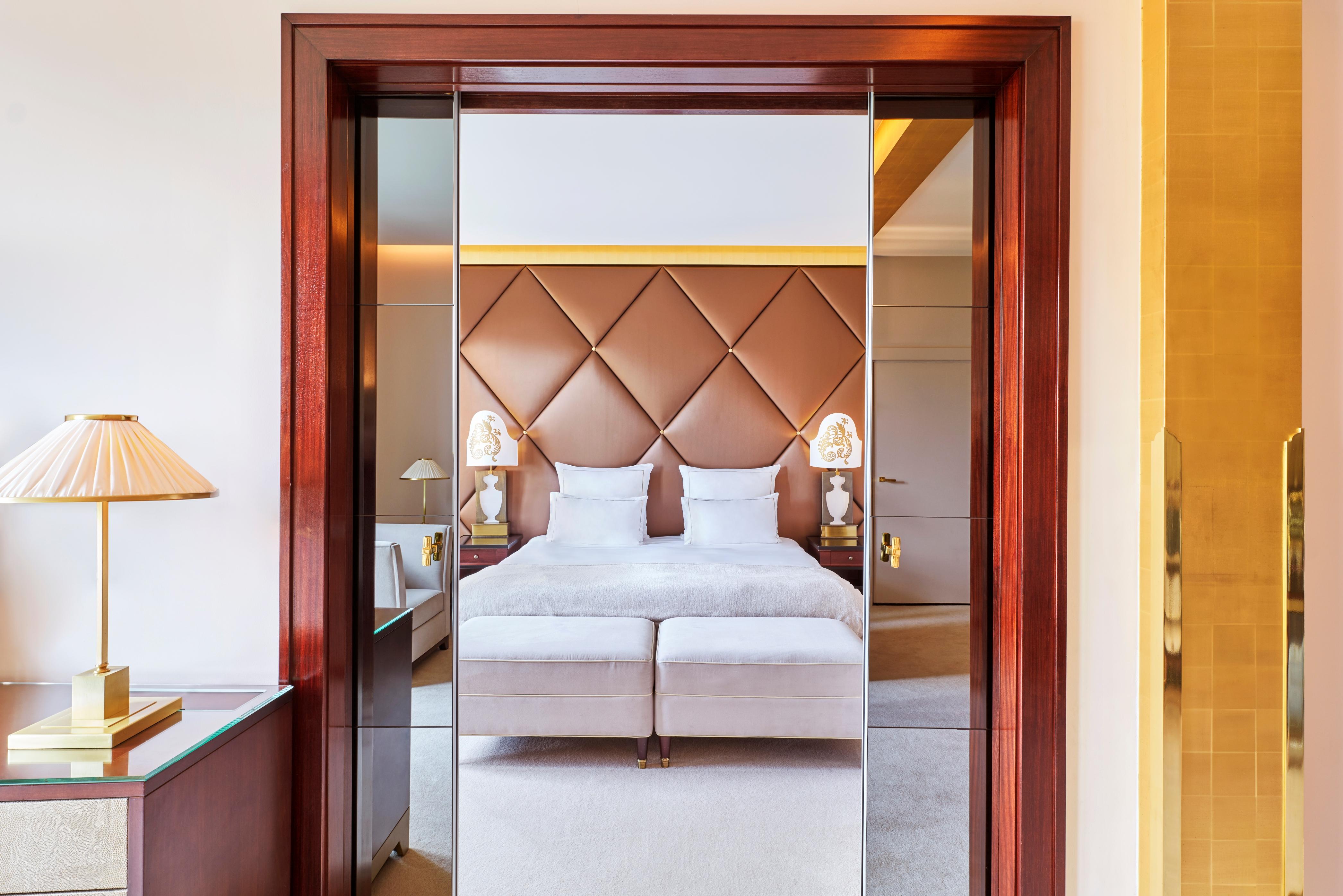 Grand Prestige Champs-Élysées Suite
