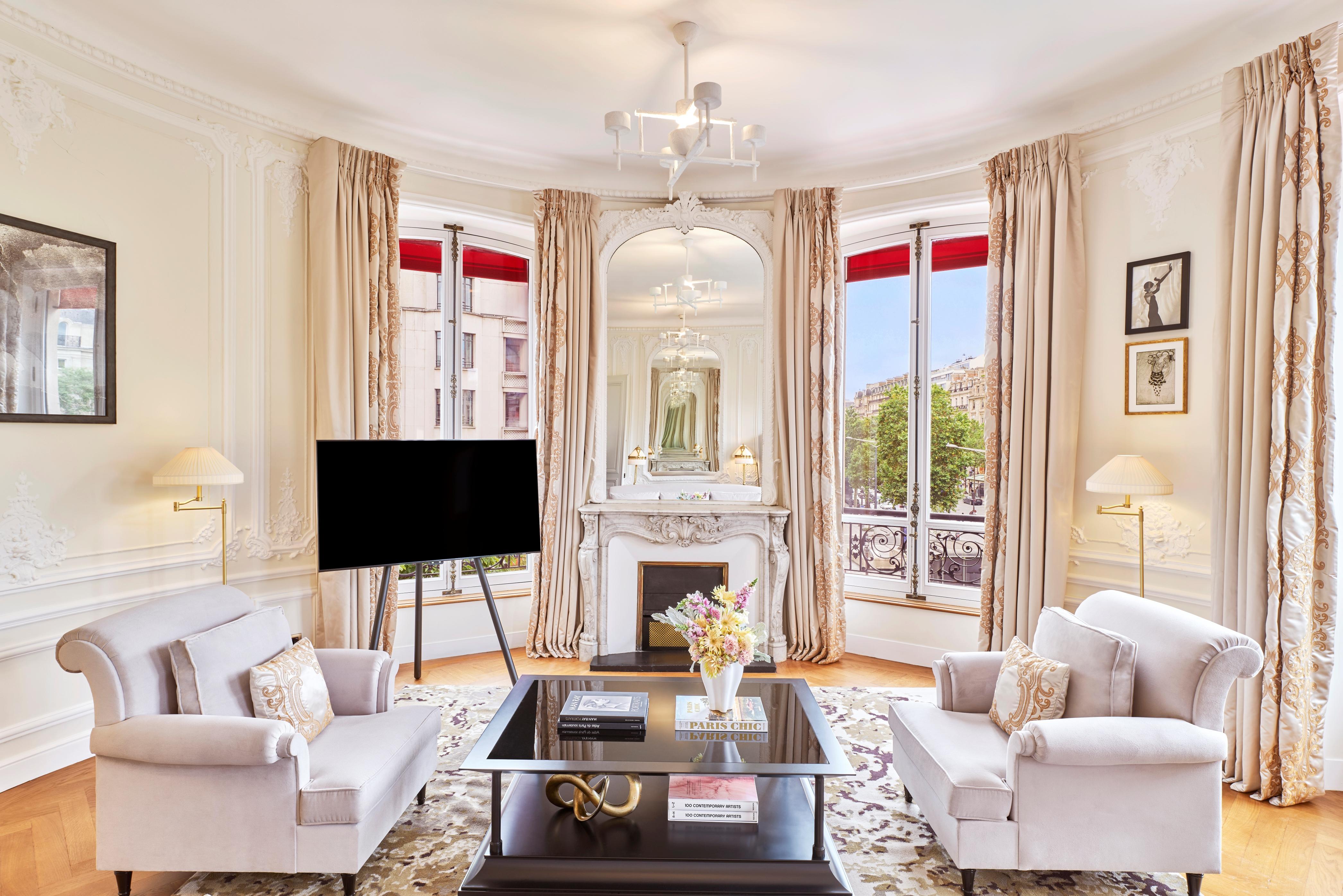 Champs-Élysées Signature Suite