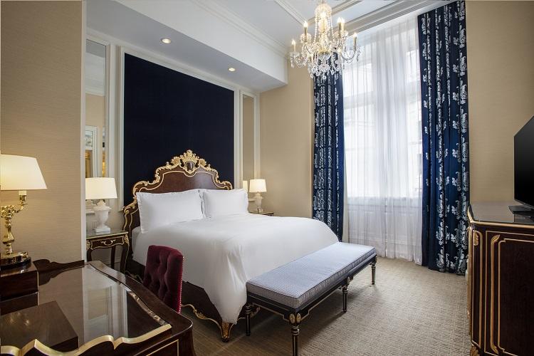 King Bed Guestroom