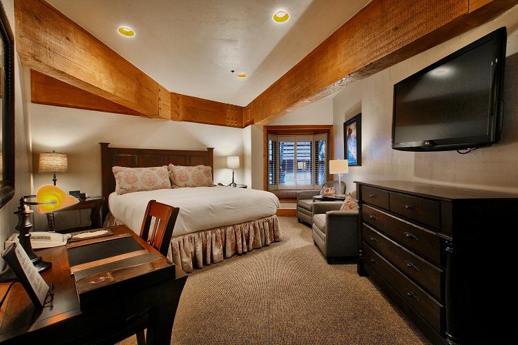 Deluxe Bedroom