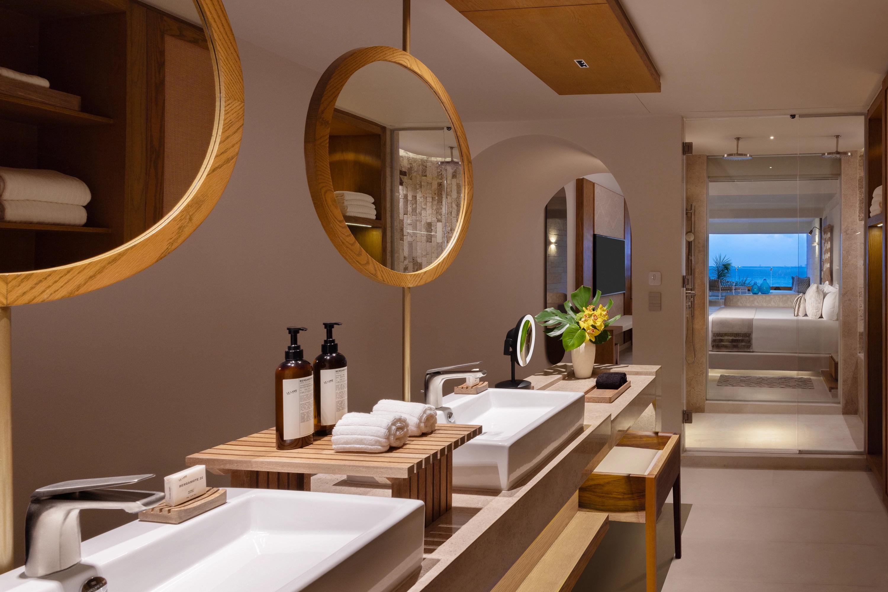 Signature Junior Suite King or Double Ocean View with Hot Tub